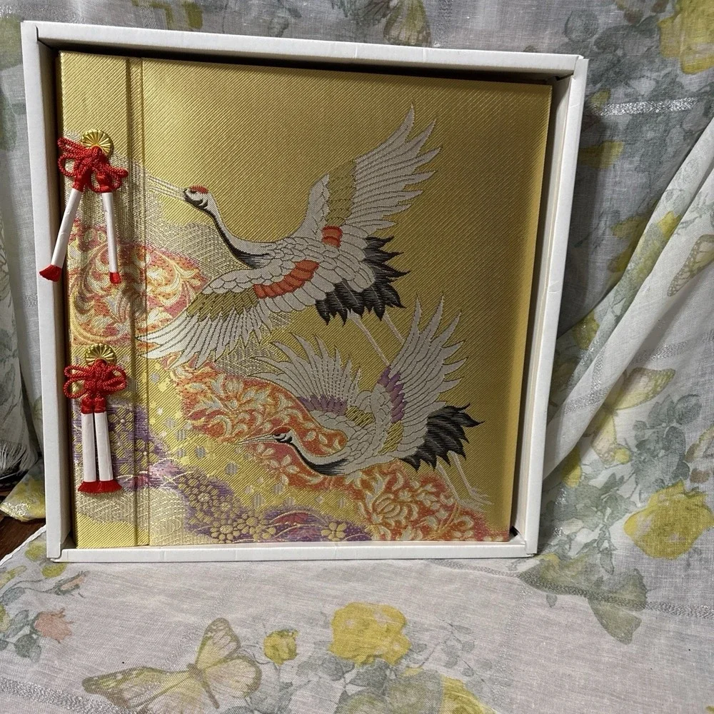 Vintage Beautiful Asian Wedding Photo Album With Symbolic Red Cranes. 14
